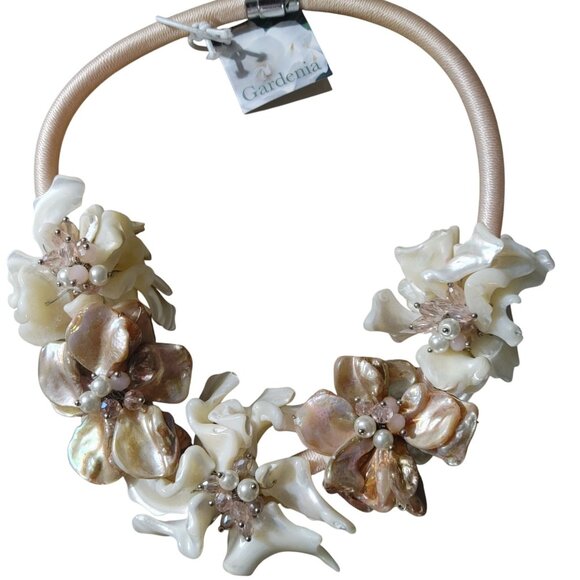 Gardenia Necklace Handcraft Freshwater Mother Of Pearl Natural Stone Floral - Picture 1 of 14